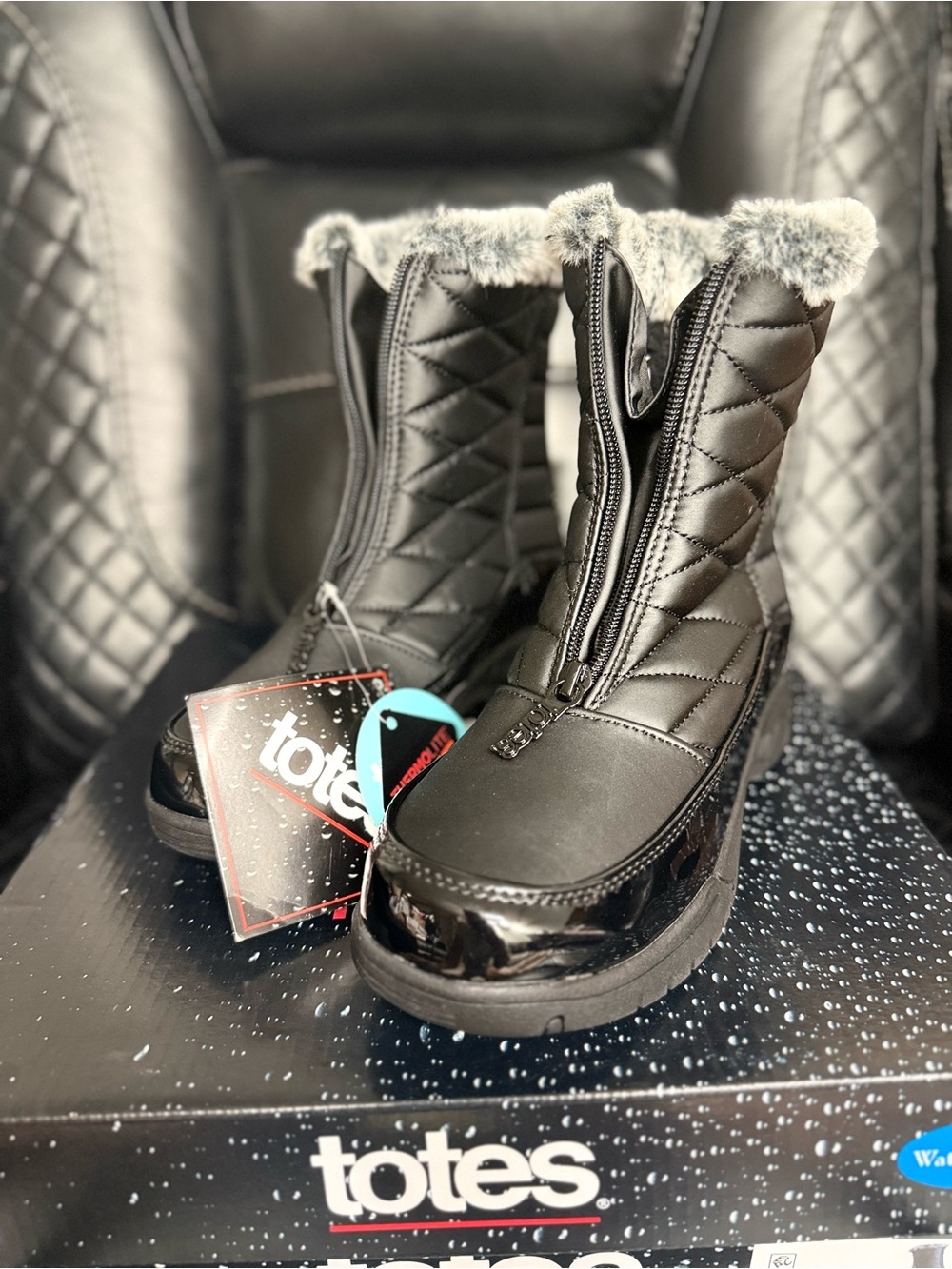 totes Black Quilted Winter Zip Boots with Faux Fur Collar - Picture 2 of 3